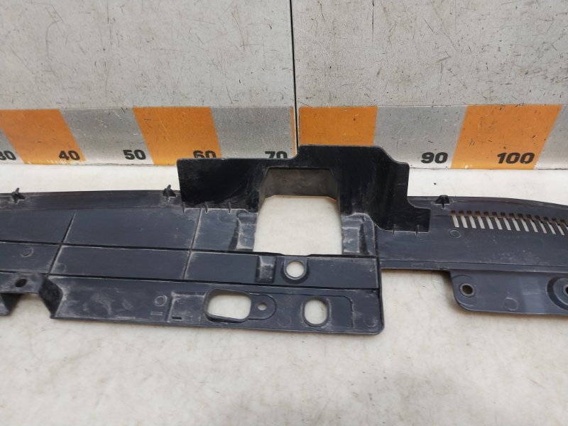 Кожух замка капота