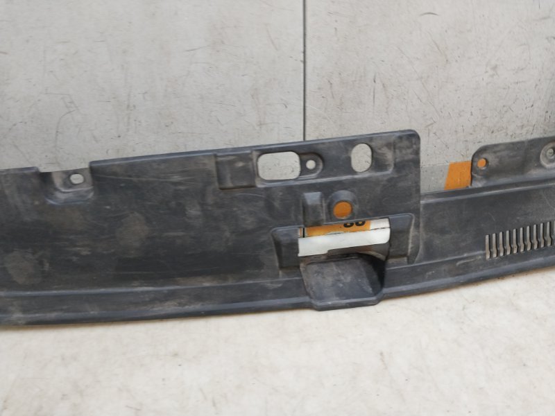 Кожух замка капота