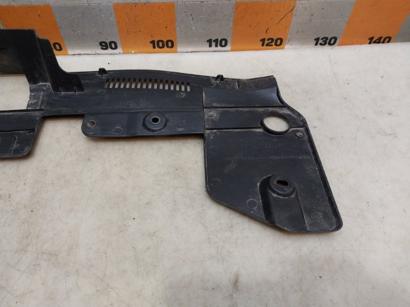 Кожух замка капота