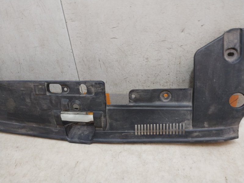 Кожух замка капота