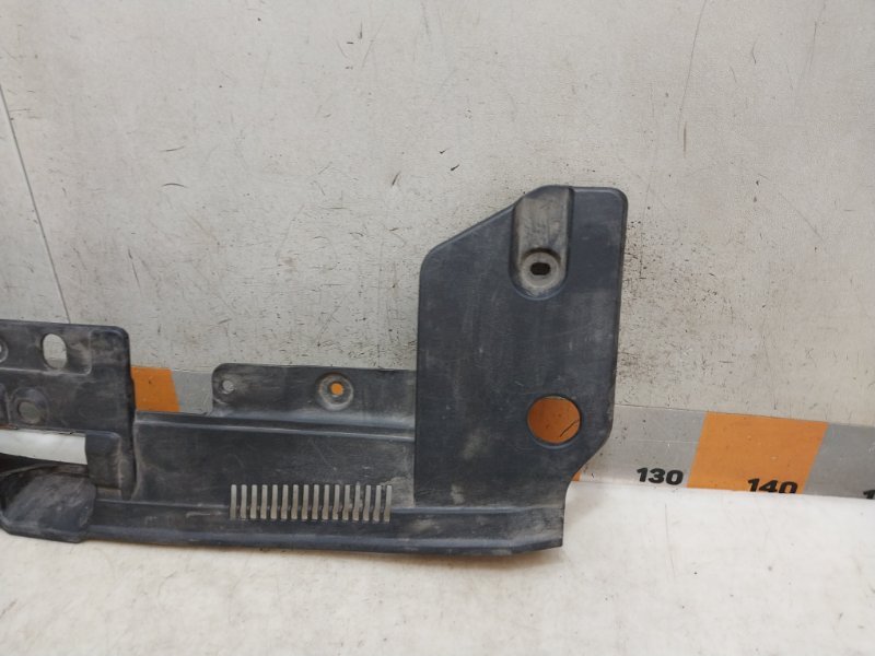 Кожух замка капота