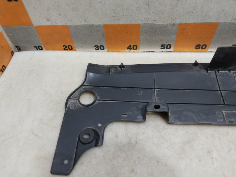 Кожух замка капота