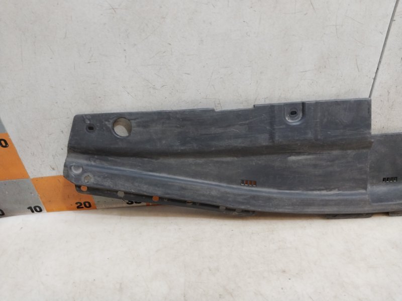 Кожух замка капота