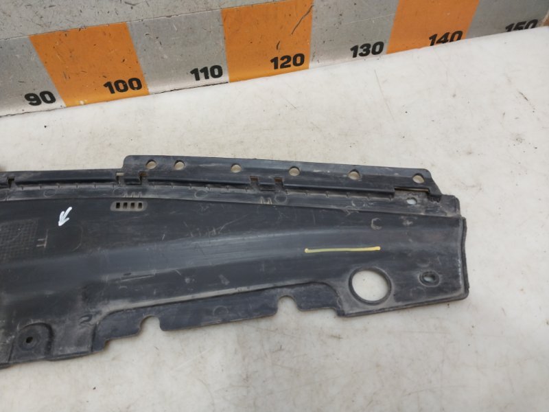 Кожух замка капота