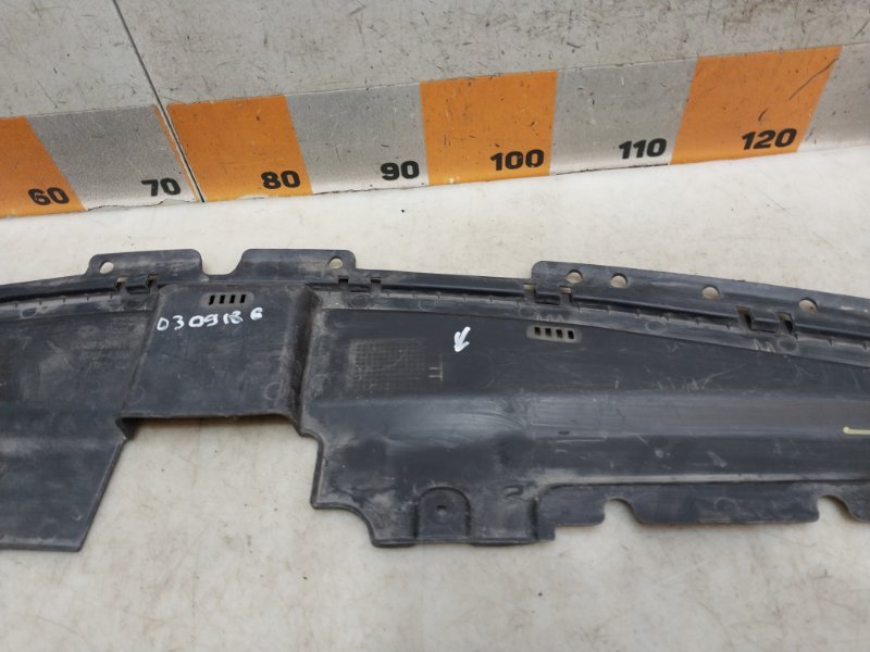 Кожух замка капота