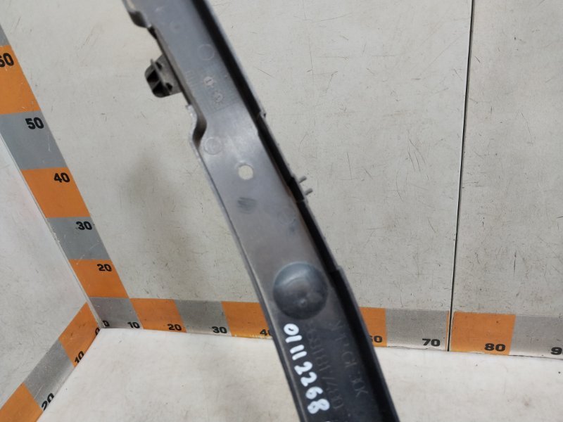 Направляющая заднего бампера левая