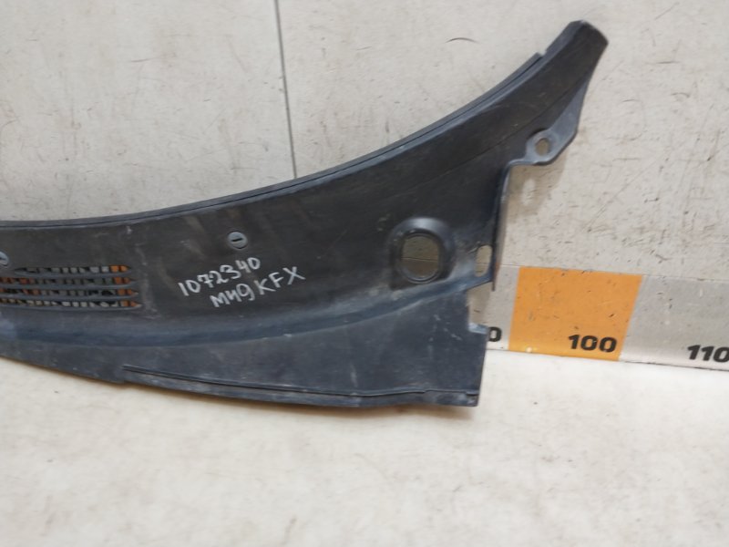 Планка под лобовое стекло