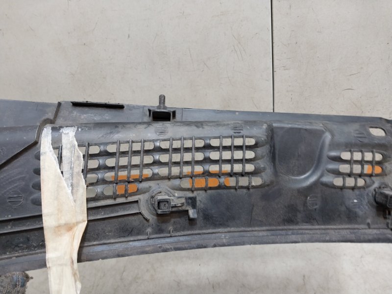 Планка под лобовое стекло