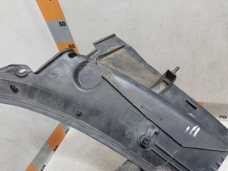 Планка под лобовое стекло