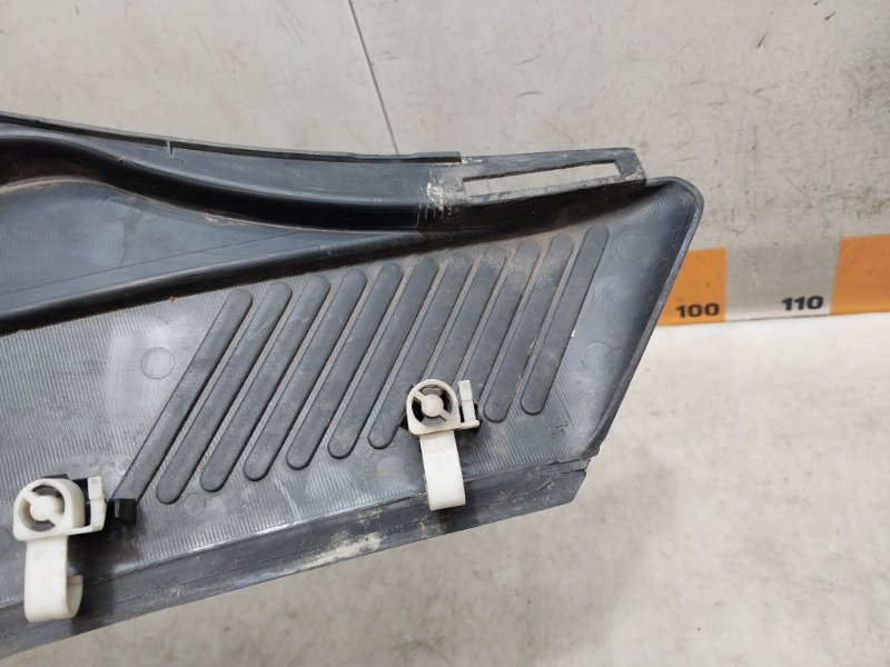 Планка под лобовое стекло