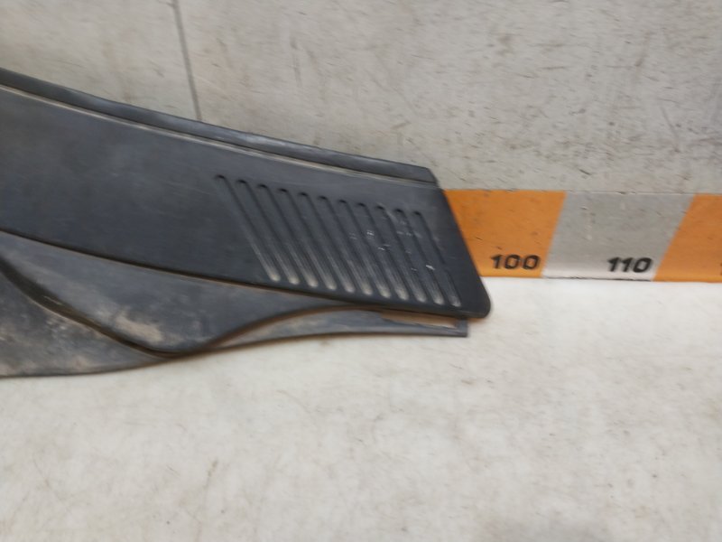 Планка под лобовое стекло