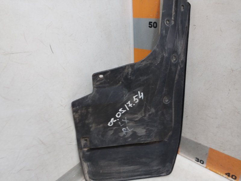 Брызговик задний левый