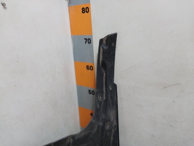 Брызговик задний левый