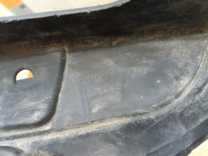 Брызговик задний правый