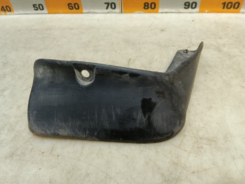 Брызговик задний правый