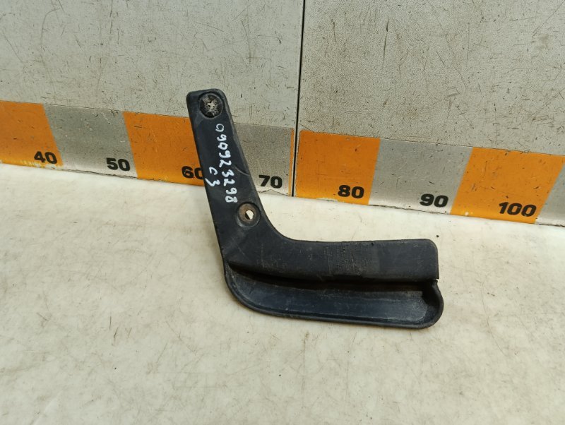 Брызговик задний правый