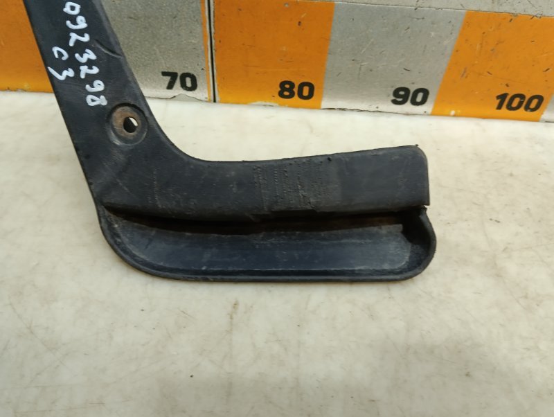 Брызговик задний правый