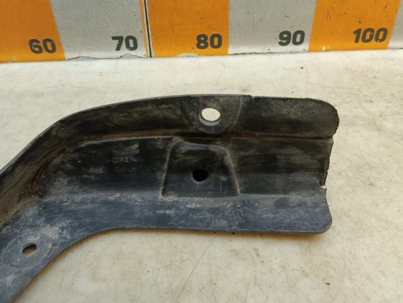 Брызговик задний правый