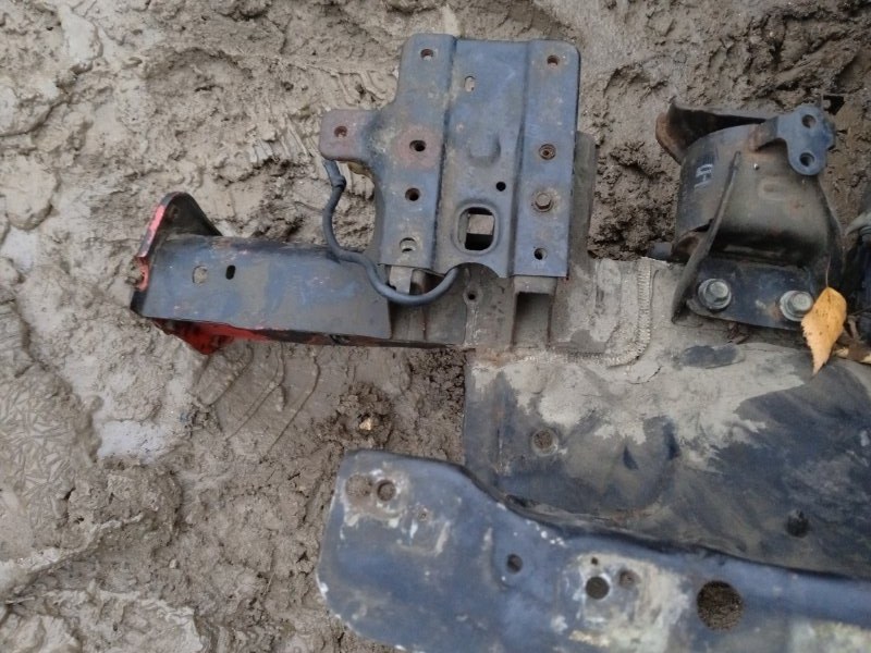 Лонжерон передний левый