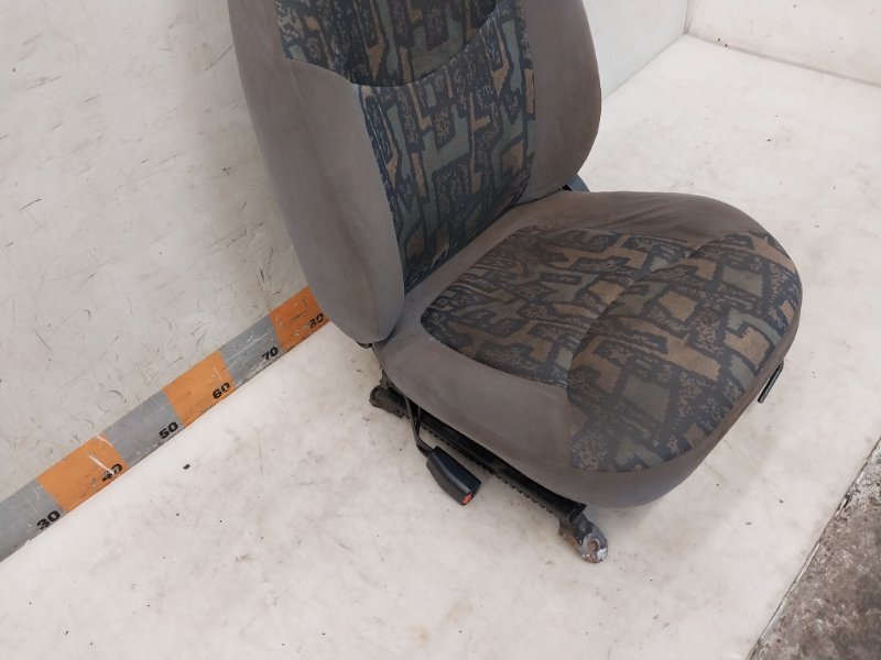 Сиденье переднее левое