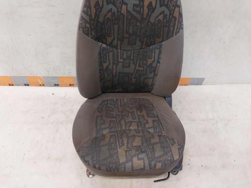 Сиденье переднее левое