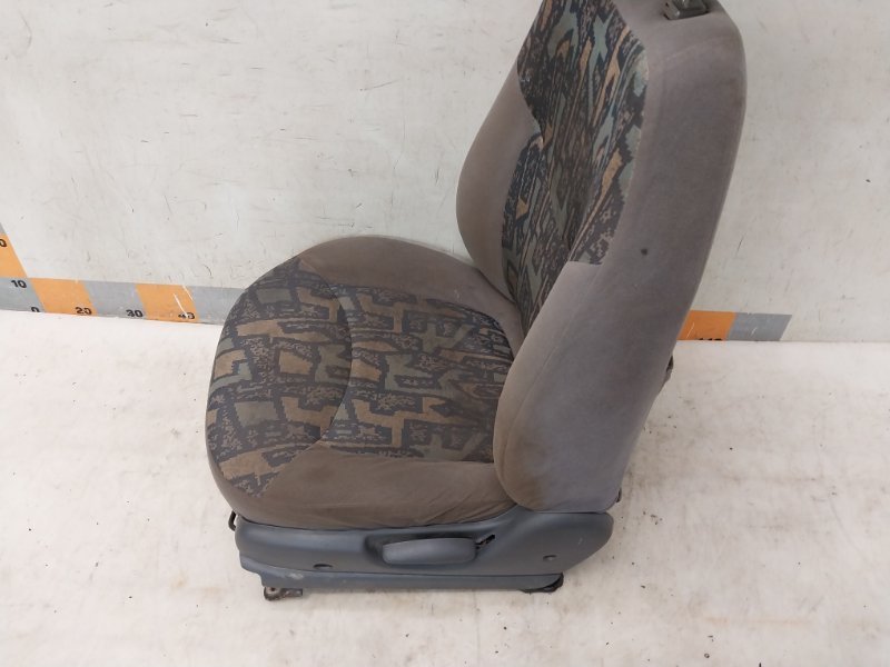 Сиденье переднее левое