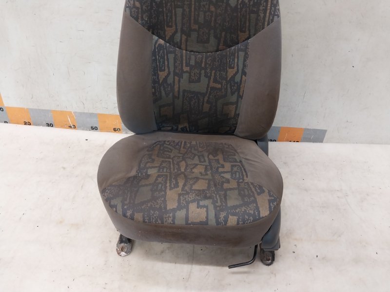 Сиденье переднее левое