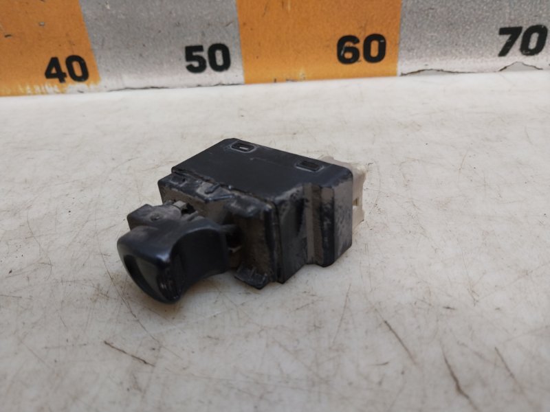 Кнопка стеклоподъемника