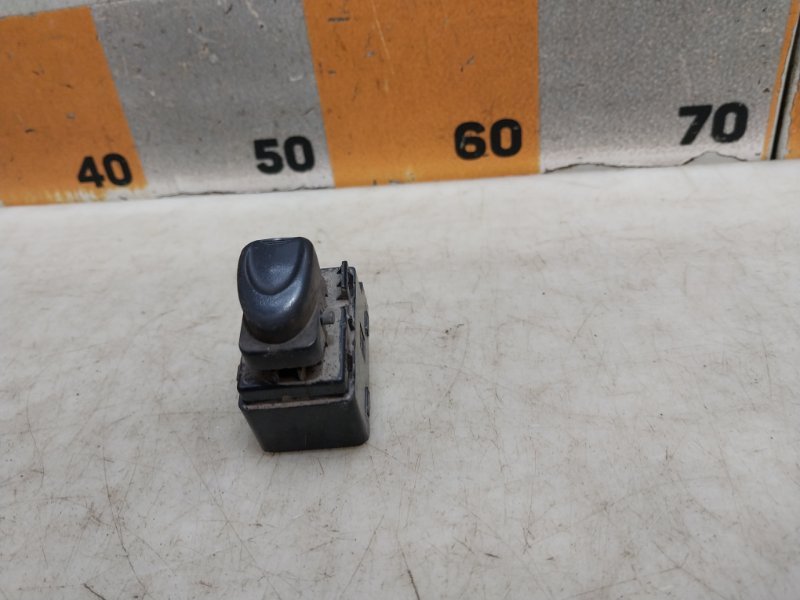 Кнопка стеклоподъемника