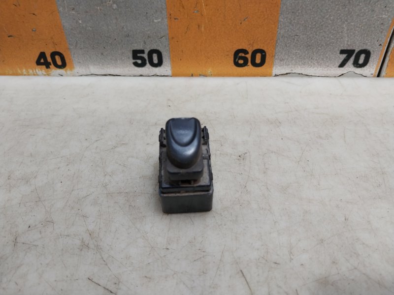 Кнопка стеклоподъемника