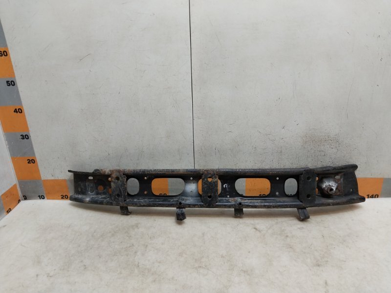 Усилитель переднего бампера