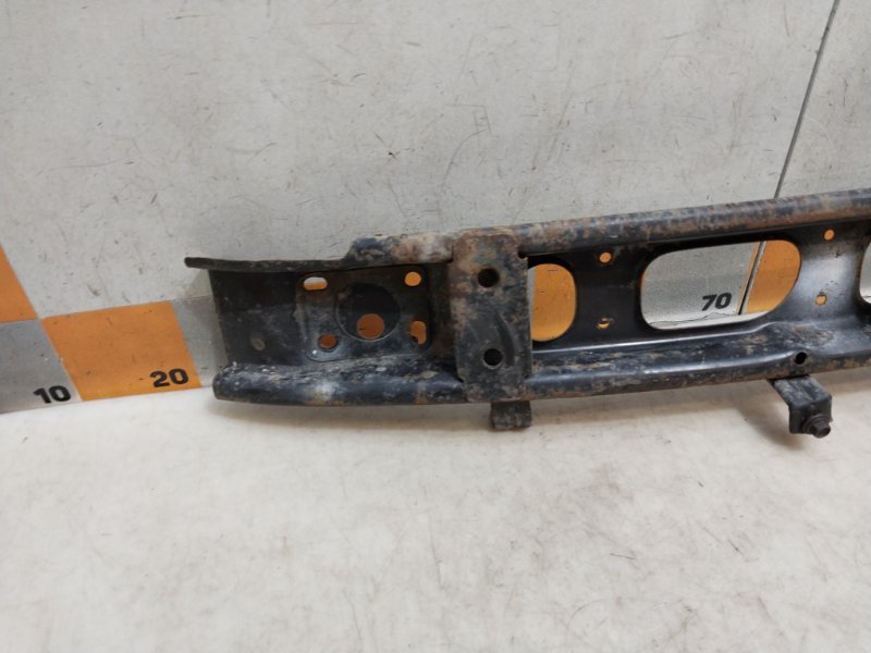 Усилитель переднего бампера