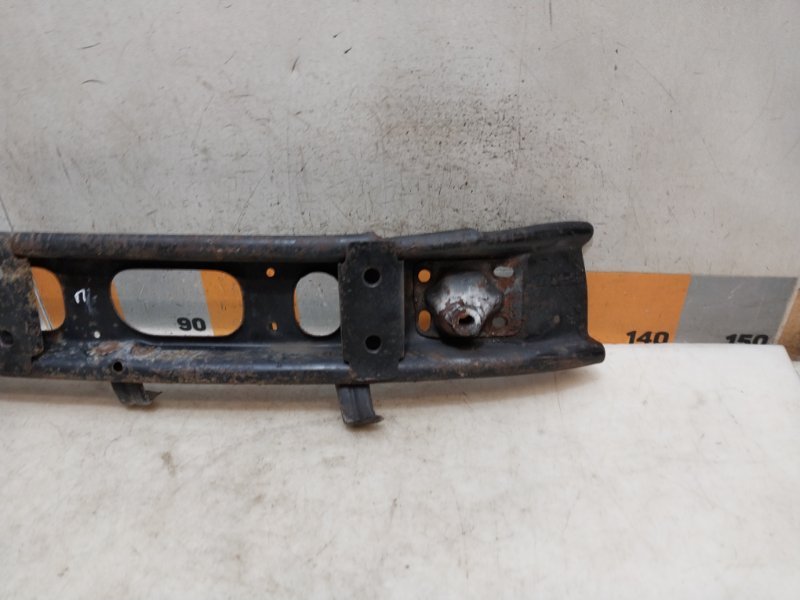 Усилитель переднего бампера