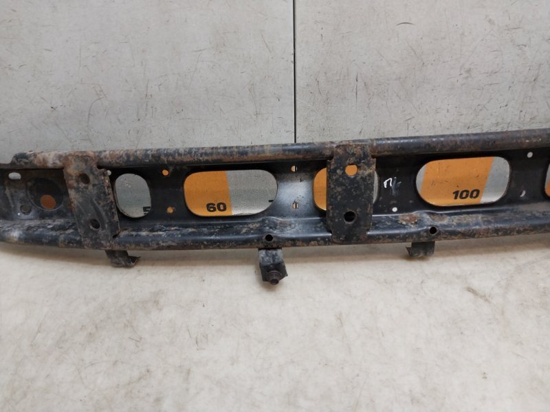 Усилитель переднего бампера