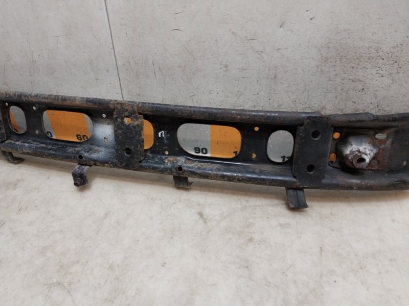 Усилитель переднего бампера