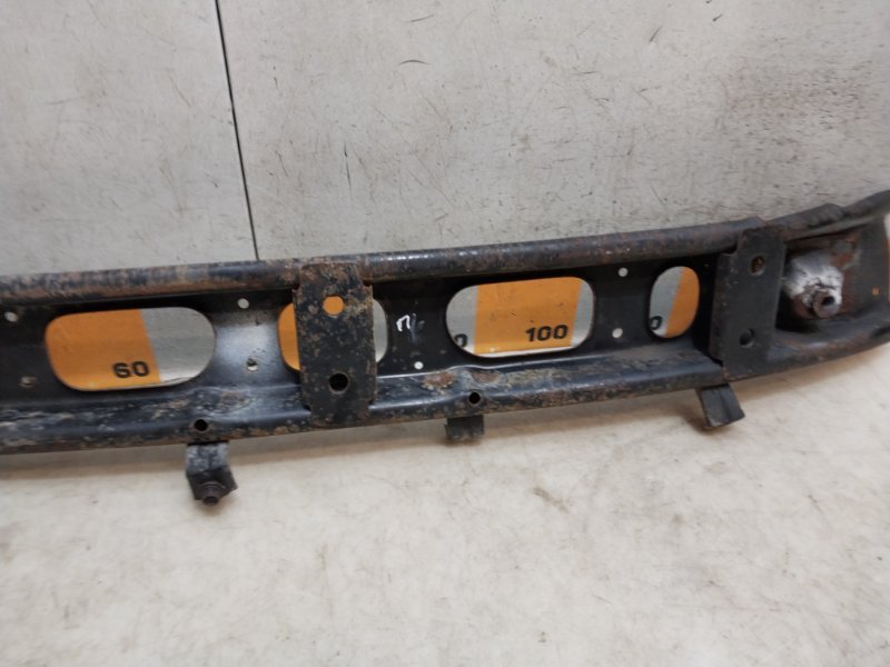 Усилитель переднего бампера