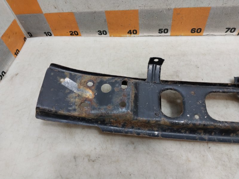 Усилитель переднего бампера