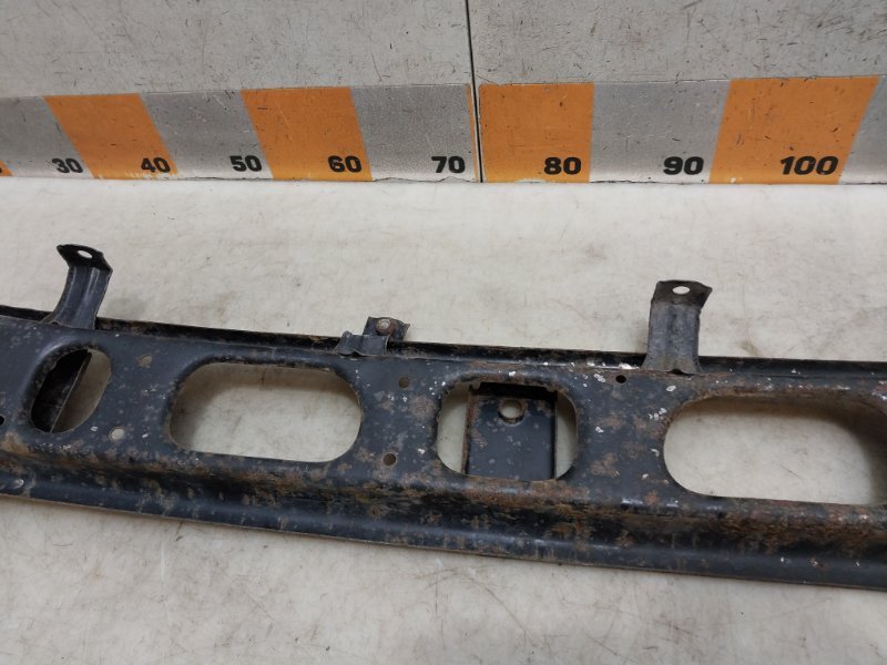 Усилитель переднего бампера