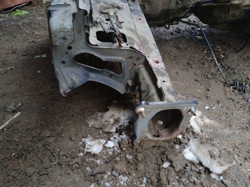 Лонжерон передний правый