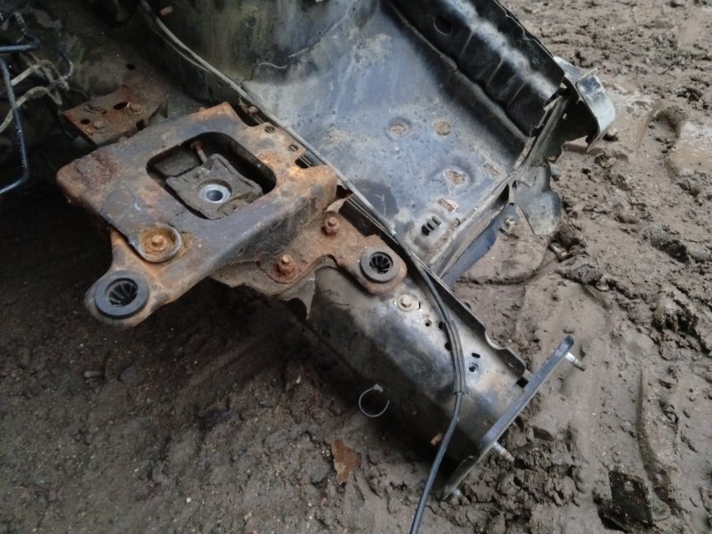 Лонжерон передний левый