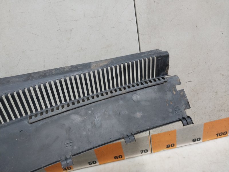 Планка под лобовое стекло