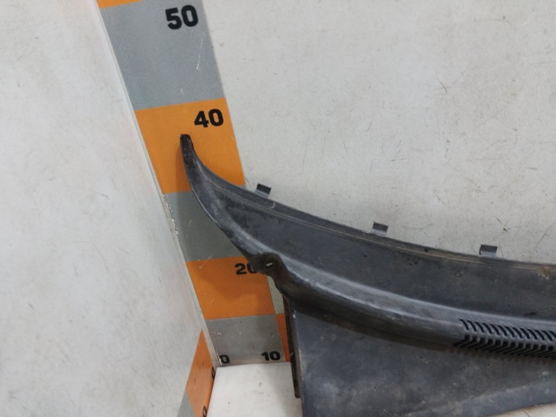 Планка под лобовое стекло