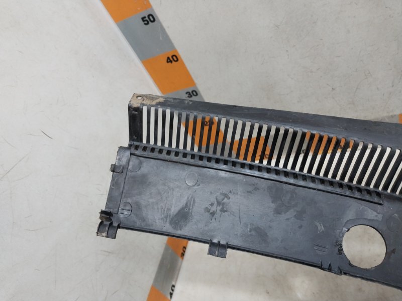 Планка под лобовое стекло