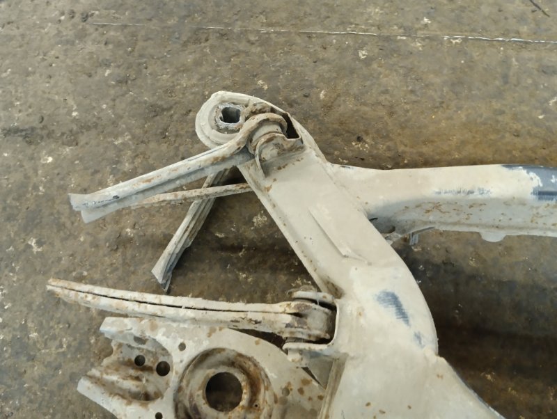 Балка задняя