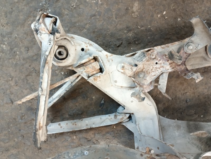 Балка задняя