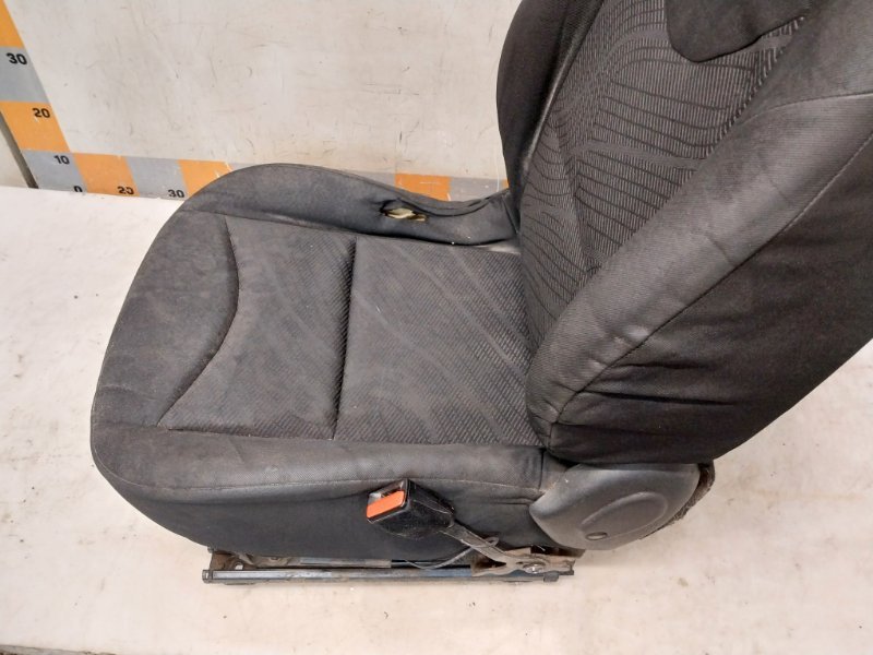 Сиденье переднее правое