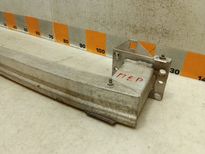 Усилитель переднего бампера