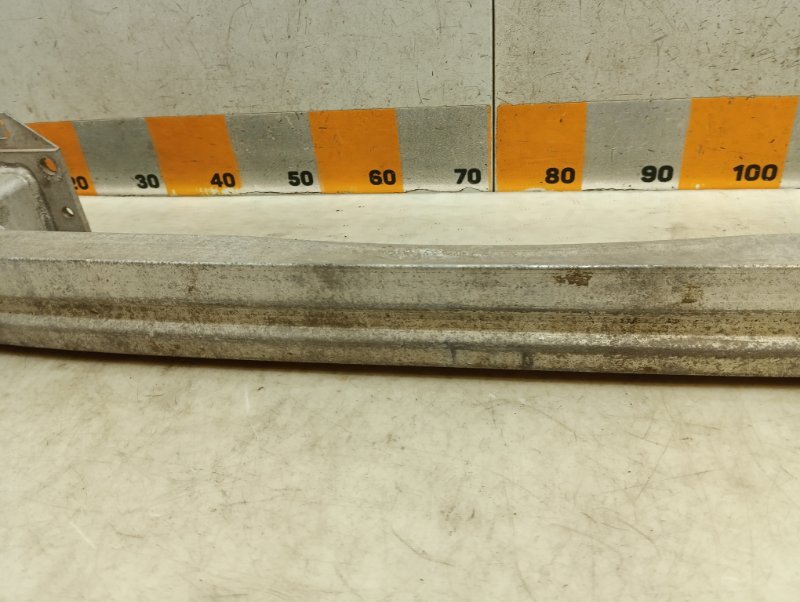 Усилитель переднего бампера