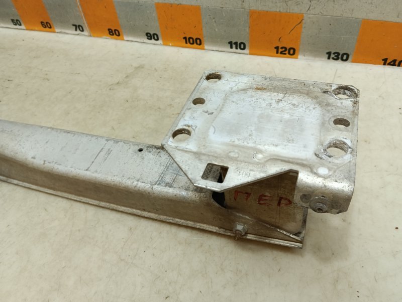 Усилитель переднего бампера