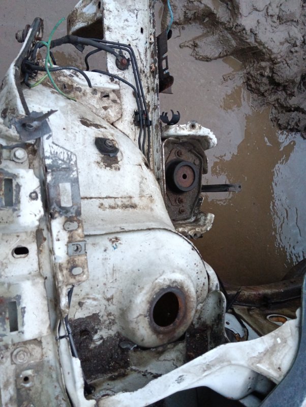 Лонжерон передний левый